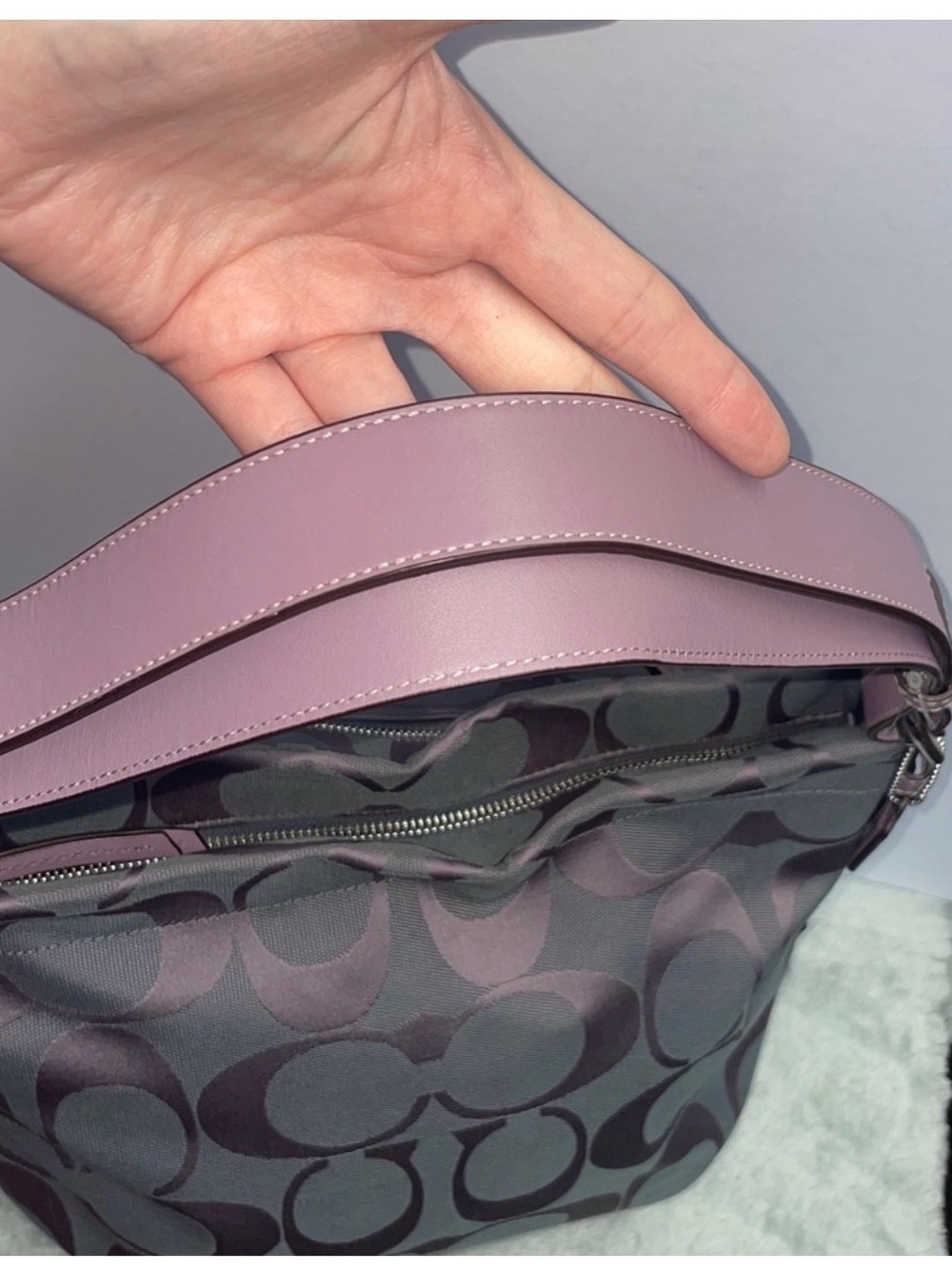 COACH shoulder/crossbody in Lavender and Gray Signature Canvas Bag 🌺 - Picture 8 of 13